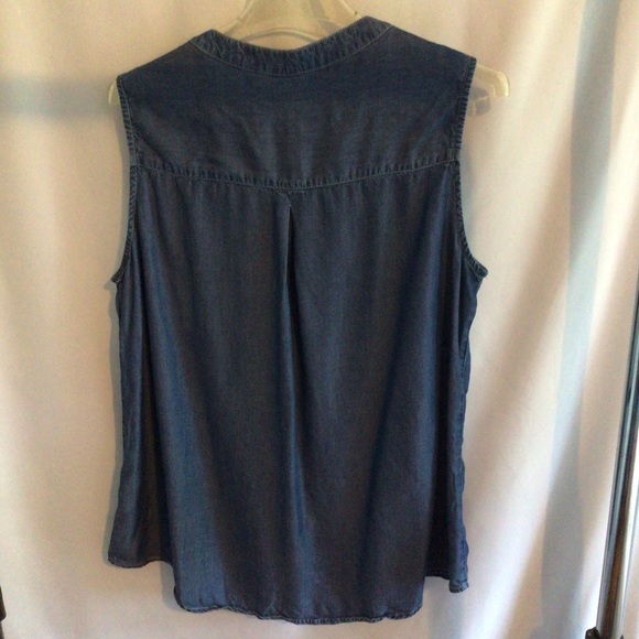Soho New York and Company Jeans Chambray Sleeveless Button Down Top Size Large - Picture 2 of 4